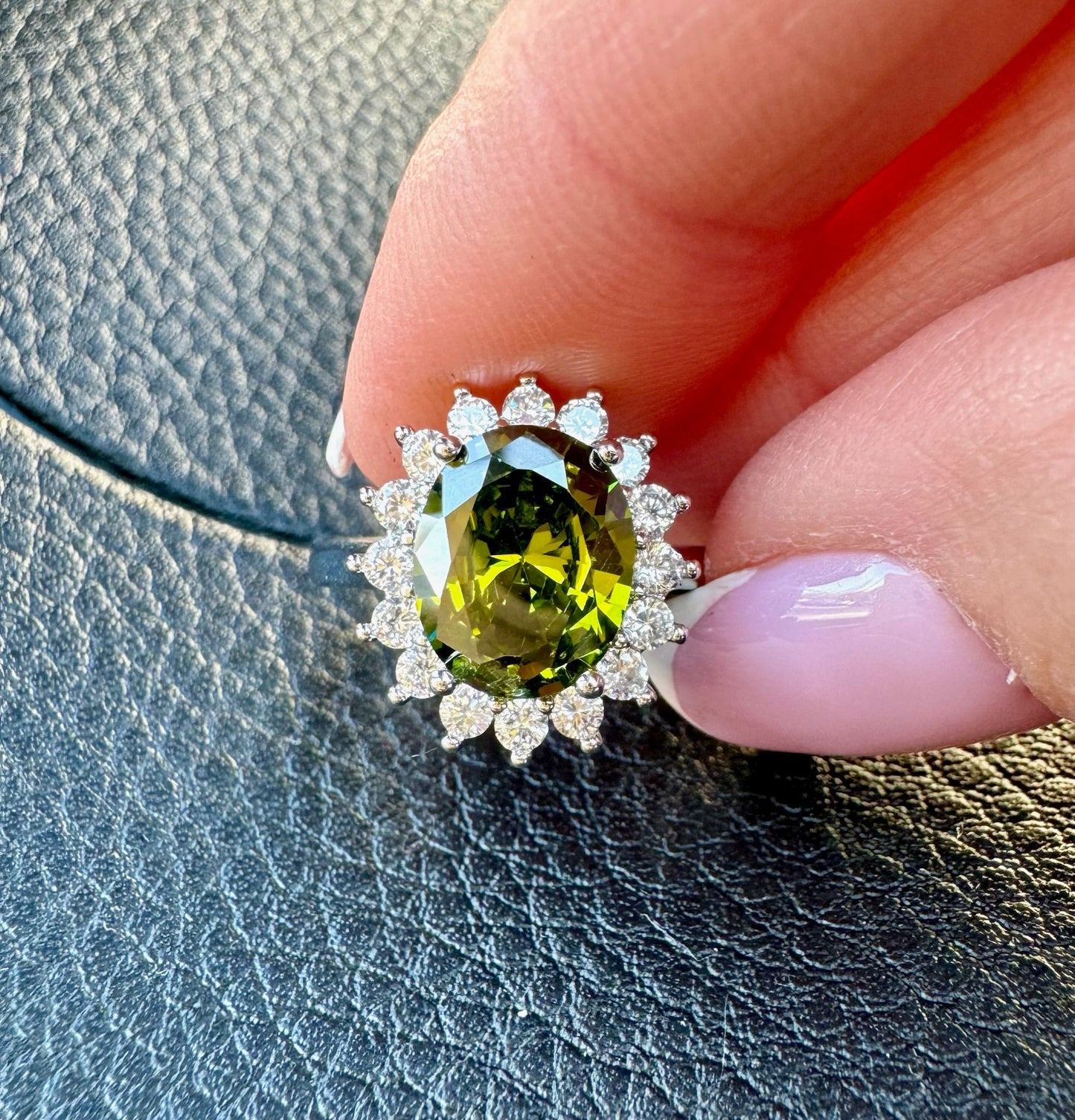 925 Sterling Silver Ring Flower with Peridot and Zircones